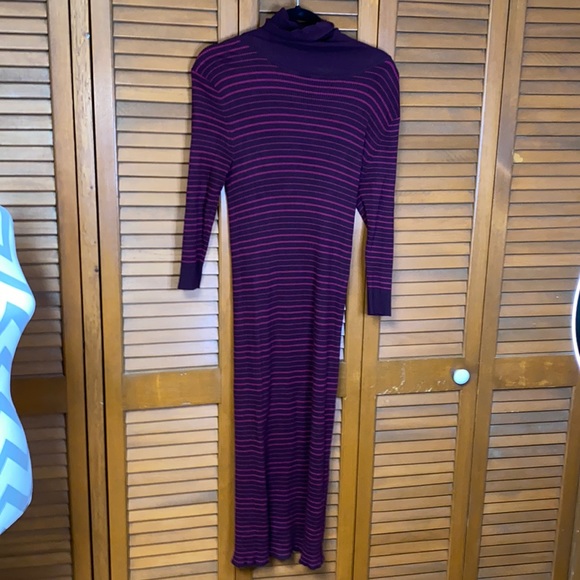 WOMANS DRESS - Picture 2 of 4